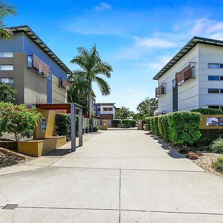 Quarterdecks Retreat Urangan Exterior foto