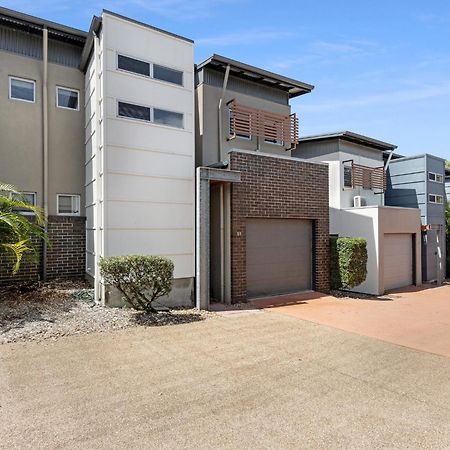 Quarterdecks Retreat Urangan Exterior foto