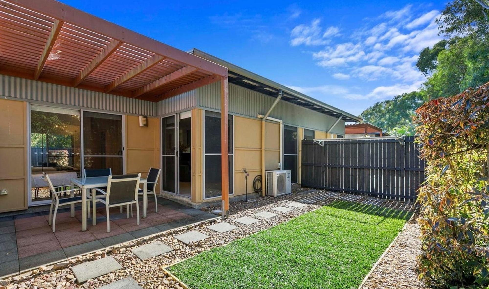 Quarterdecks Retreat Urangan Exterior foto