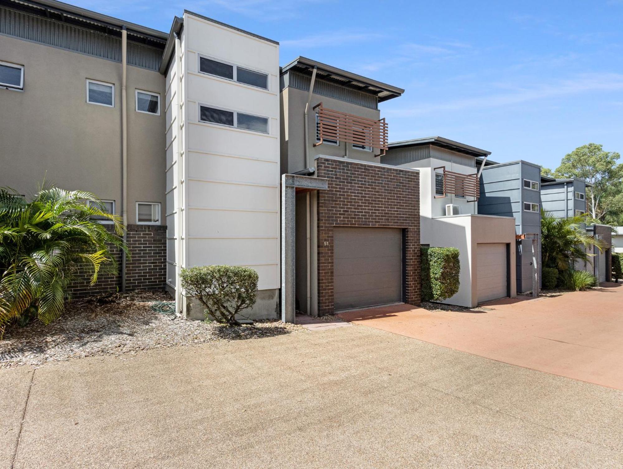 Quarterdecks Retreat Urangan Exterior foto